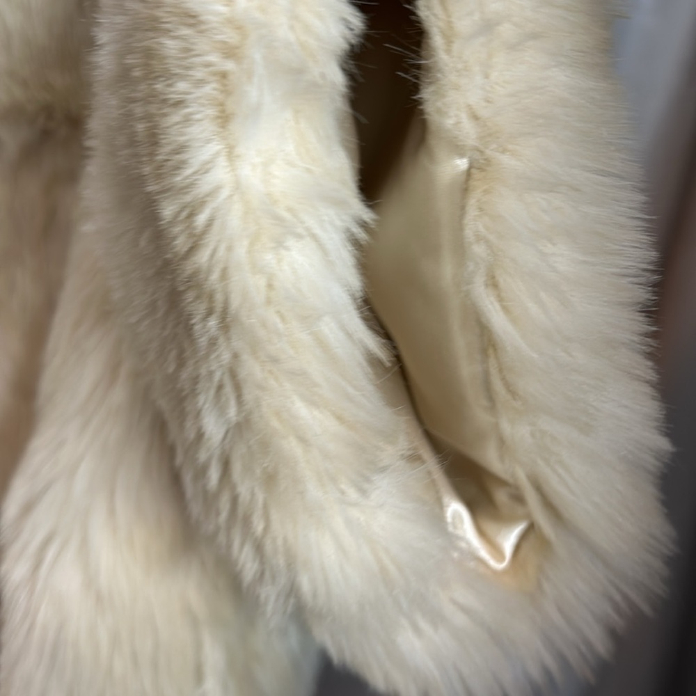 Gap White Ivory Cream Girls Faux Fur Jacket Coat size 14/16. XXL. NWT - Picture 3 of 9